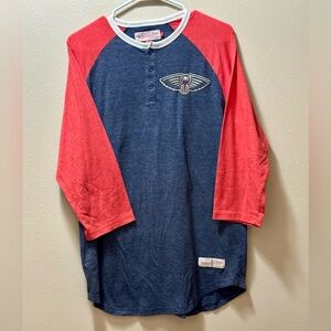 Mitchell & Ness New Orleans Pelicans Raglan Henley Shirt Navy Red Size L